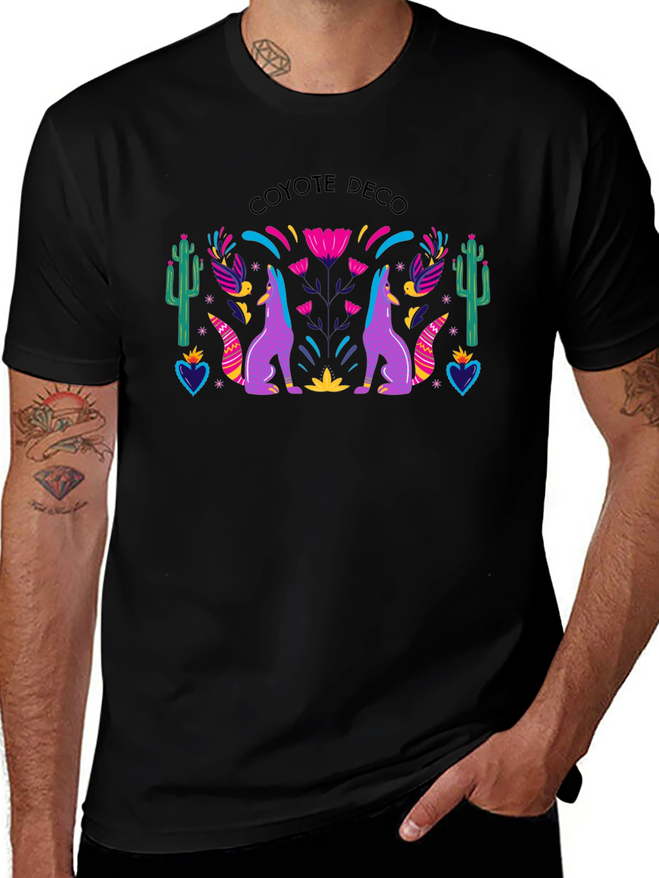 Coyote Deco Graphic Tee - Stylish Black T-Shirt